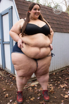 Woman Big Belly - Big Belly BBWs